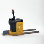 Imagen lateral transpaleta eléctrica OM TSX 20